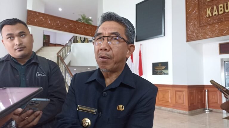 Penghapusan Tenaga Honorer, Bupati Kutai Timur Dorong Integrasi ke PPPK
Telah dibaca : 833 Kali.
Bupati Kutai Timur (Kutim) Ardiansyah Sulaiman mengungkapkan keprihatinannya terhadap penghapusan tenaga honorer atau tenaga kerja kontrak daerah (TK2D) di sektor pemerintahan.