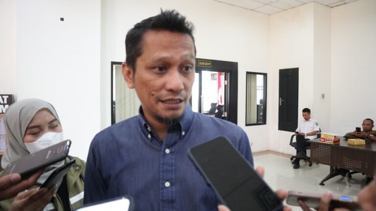 Anggota Komisi II DPRD Kalimantan Timur (Kaltim) Nidya Listiyono meminta pemerintah daerah dapat mengoptimalkan Pendapatan Asli Daerah (PAD) dari pemanfaatan Sungai Mahakam.