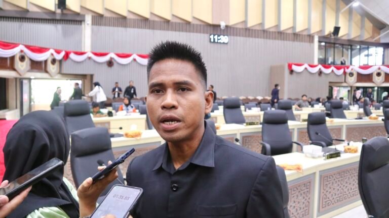 Komisi III DPRD Kalimantan Timur (Kaltim) akan memanggil Dinas Pekerjaan Umum dan Perumahan Rakyat (PUPR) Kaltim untuk melakukan Rapat Dengar Pendapat (RDP) mengenai sejumlah proyek gedung baru di lingkup Pemerintayan Provinsi (Pemprov) Kaltim.