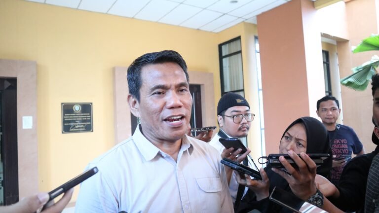 Ketua Badan Pembentukan Peraturan Daerah (Bapemperda) DPRD Kalimantan Timur (Kaltim), Rusman Ya’qub, optimis target 10 Rancangan Peraturan Daerah (Raperda) prioritas terselesaikan pada akhir tahun ini.