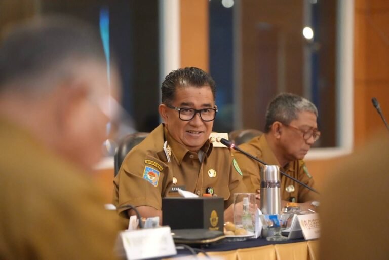 Penjabat (Pj) Gubernur Kalimantan Timur (Kaltim) Akmal Malik mengingatkan seluruh aparatur sipil negara (ASN) untuk berhati-hati dalam bersikap, khususnya di media sosial.