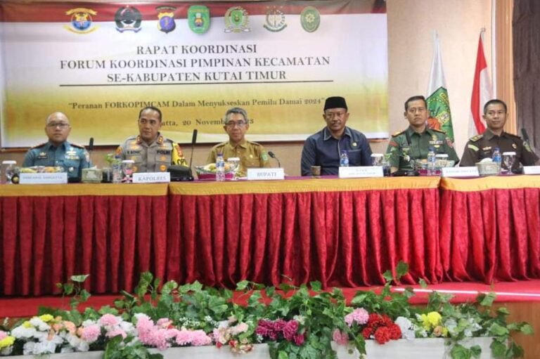 Bupati Ardiansyah Sulaiman memimpin ajakan agar semua pihak memahami dan mentaati aturan dalam tahapan Pemilu 2024.