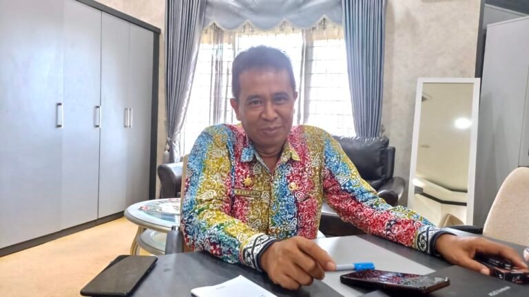 Menyadari peran vital tenaga pendidik dan kependidikan, Pemerintah Kabupaten Kutai Timur (Pemkab Kutim) Kalimantan Timur (Kaltim) melalui Dinas Pendidikan dan Kebudayaan (Disdikbud) mengumumkan kenaikan insentif sebesar 50 persen yang akan diberlakukan mulai tahun 2024.