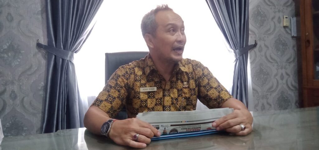 DPPKB Kabupaten Kutim Ungkapkan Gambaran Masalah Remaja Pelaksana tugas (Plt) Kepala Dinas Pengendalian Penduduk dan Keluarga Berencana (DPPKB) Kabupaten Kutai Timur (Kutim), Kalimantan Timur (Kaltim) melalui Pelaksana Tugas Kepala Ronny Bonar H Siburian menguraikan gambaran masalah remaja yang tengah dihadapi.