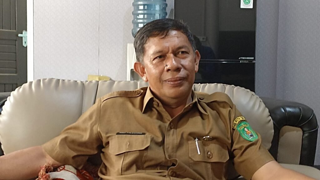 DLH Kutai Timur Siapkan Alat Berat untuk Memerangi Sampah Dinas Lingkungan Hidup (DLH) Kabupaten Kutai Timur (Kutim) Kalimatan Timur (Kaltim) dalam menghadapi tantangan serius terkait lingkungan, mengambil langkah proaktif dengan meluncurkan serangkaian inisiatif untuk memerangi permasalahan sampah di Kutim.