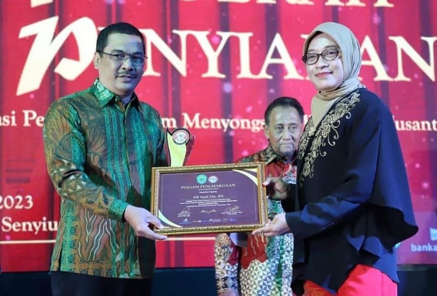 Berikan Kontribusi Daerah, Faisal Raih Tokoh Peduli Penyiaran di KIPD Award 2023 Kepala Dinas Komunikasi dan Informatika (Kadiskominfo) Provinsi Kalimantan Timur (Kaltim), Muhammad Faisal menerima penghargaan Tokoh Peduli Penyiaran dalam acara Malam Anugerah Komisi Penyiaran Indonesia Daerah (KPID) Award 2023.