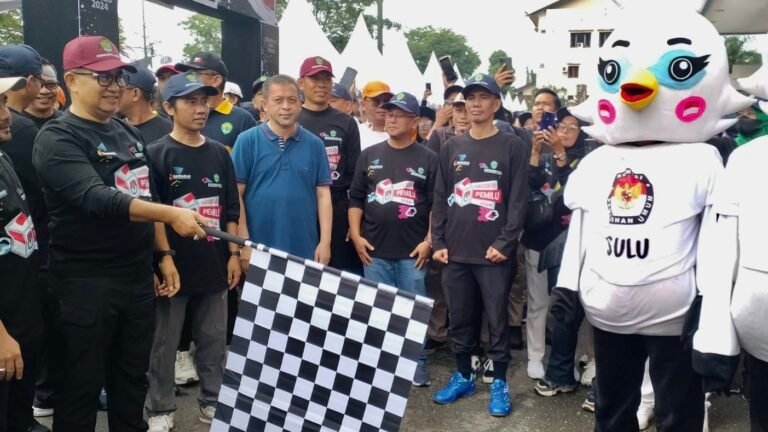 Penjabat (Pj) Gubernur Provinsi Kalimantan Timur (Kaltim) Akmal Malik membuka secara resmi acara Kesatuan Bangsa dan Politik (Kesbangpol) Expo Milenial Go To Pemilu 2024 dan Jalan Sehat Deklarasi Damai.