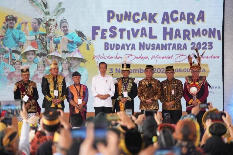 Presiden Republik Indonesia (RI) Joko Widodo (Jokowi) menegaskan kebudayaan Nusantara perlu terus dilestarikan dan dirawat agar tidak tergerus oleh budaya luar dan hanya tinggal kenangan.