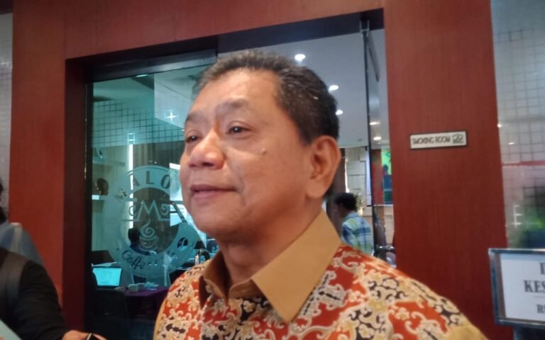 Dinkes Kutim Ajak Masyarakat Budayakan Germas untuk Hidup Sehat
Telah dibaca : 774 Kali.
Kepala Dinas Kesehatan Kutai Timur (Kutim) Kalimantan Timur (Kaltim) dr. Bahrani dengan tegas mengajak masyarakat mengubah pola hidup menuju kehidupan yang lebih sehat melalui Gerakan Masyarakat Hidup Sehat (Germas).