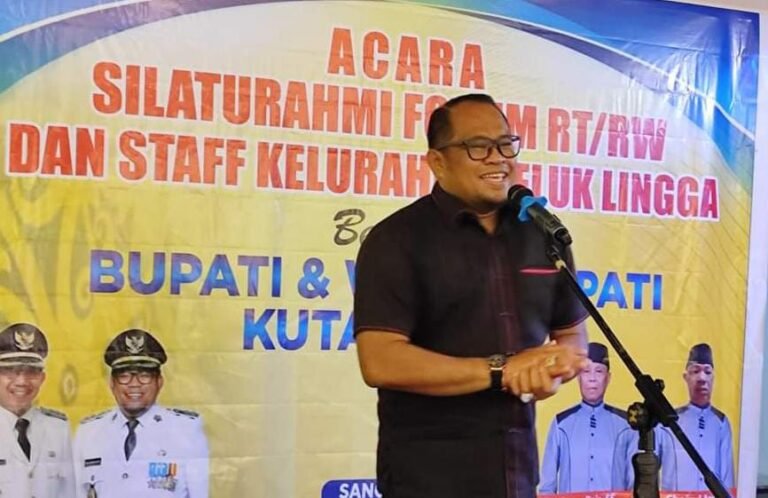 Wakil Bupati Kutai Timur (Kutim), Kasmdi Bulang, menekankan peran penting Ketua RT/RW dalam menjaga kelancaran penyelenggaraan Pemilihan Umum (Pemilu) serentak 2024.