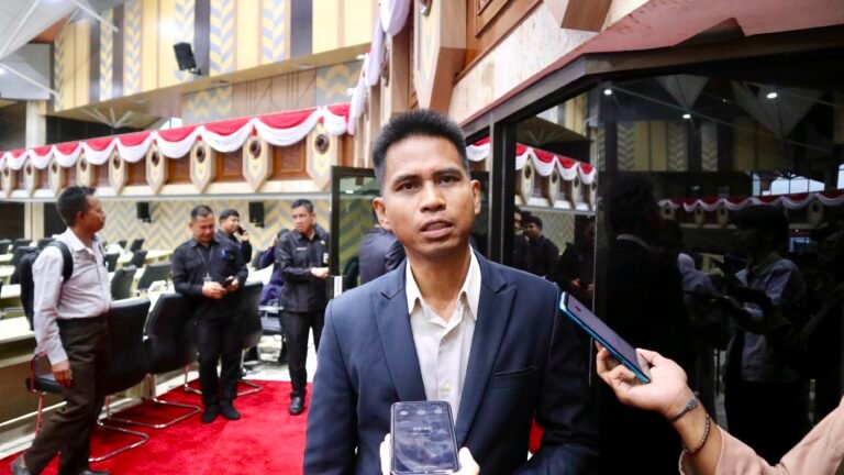 Sutomo Ajak Pj Gubernur Tinjau Potensi Pertanian untuk Maksimalkan Produksi Pangan
Telah dibaca : 835 Kali.
Anggota Komisi III DPRD Kalimantan Timur (Kaltim) Sutomo Jabir mengajak Penjabat (Pj) Gubernur Kaltim Akmal Malik untuk meninjau secara langsung potensi pertanian di Kabupaten Berau, Kutai Timur (Kutim), dan Kota Bontang.