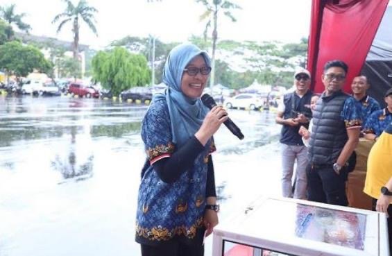 Peringati HUT ke-52 Korpri, Sekda: Bangun Semangat Kebersamaan, Dedikasi dan Integritas Sekretaris Daerah (Sekda) Kalimantan Timur (Kaltim) Sri Wahyuni mengikuti jalan sehat yang digelar Sekretariat Dewan Pengurus (DP) Korps Pegawai Republik Indonesia (Korpri) Kaltim dalam rangka memperingati hari ulang tahun (HUT) ke-52 Korpri.