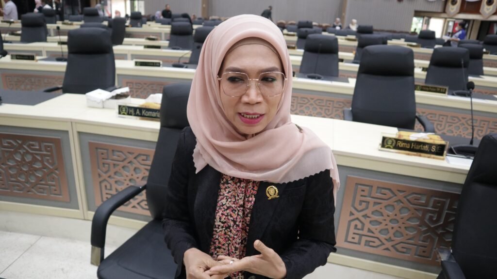 Setelah Rancangan Peraturan Daerah (Ranperda) Provinsi Kalimantan Timur (Kaltim) Nomor 2 Tahun 2016 tentang Pengarusutamaan Gender (PUG) diresmikan menjadi Peraturan Daerah (Perda), perempuan yang ingin terjun ke politik tidak harus takut lagi.