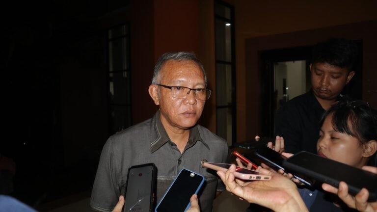 Komisi Pemberantasan Korupsi (KPK) menyampaikan dari 11 orang yang ditangkap dalam Operasi Tangkap Tangan (OTT) di Kalimantan Timur (Kaltim), 5 di antaranya resmi ditetapkan sebagai tersangka.