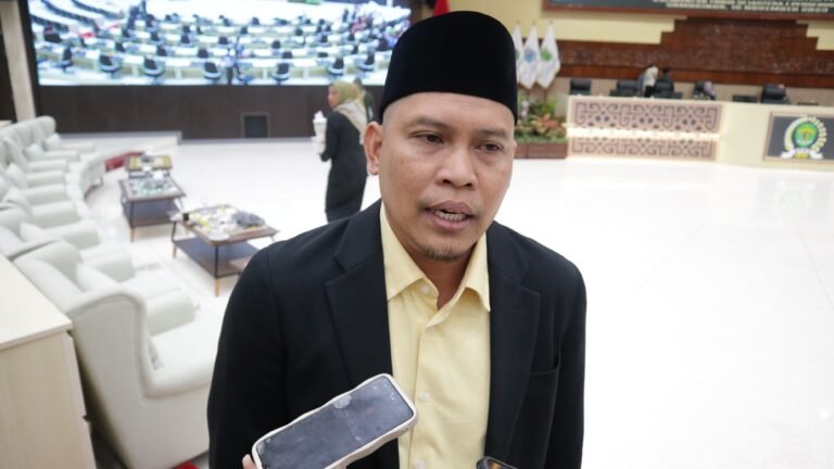 Untuk percepatan pembangunan dan perbaikan jalan yang berstatus jalan negara di Kalimantan Timur (Kaltim), Anggota Komisi IV DPRD Kaltim berharap status jalan tersebut diserahkan ke Provinsi Kaltim.