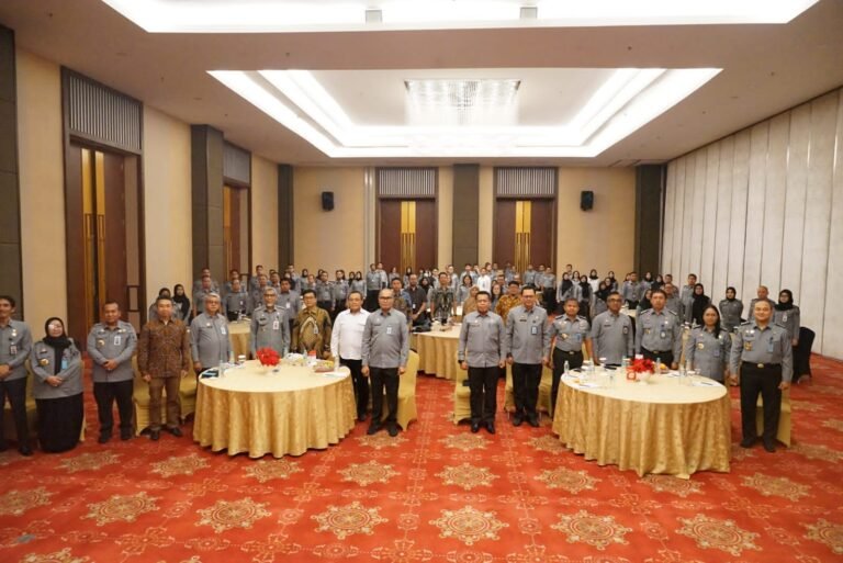 Irjen Kemenkumham Ajak Satuan Kerja Tindaklanjuti Rekomendasi BPK: Menuju WTP ke-15
Telah dibaca : 704 Kali.
Inspektur Jenderal (Irjen) Kementerian Hukum dan Hak Asasi Manusia (Kemenkumham) Razilu, menyerukan kepada seluruh satuan kerja di lingkungan Kemenkumham untuk menindaklanjuti hasil pemeriksaan Badan Pemeriksa Keuangan (BPK) semester I tahun 2023.