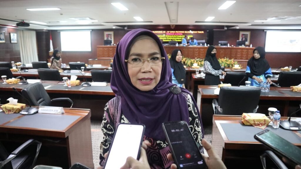 Wakil Ketua Komisi IV DPRD Kaltim, Puji Setyowati, meminta sektor wisata dengan konsep konservasi harus mulai dibangkitkan di wilayah Kalimantan Timur (Kaltim).