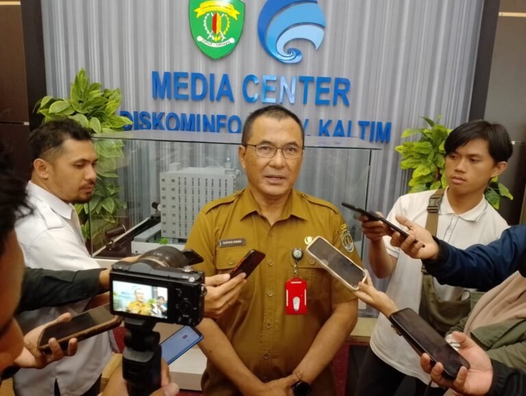 Kepala Badan Kesatuan Bangsa dan Politik (Kesbangpol) Kalimantan Timur (Kaltim) Sufian Agus menjelaskan bahwa tingkat partisipasi masyarakat dalam pemilihan umum di Kaltim masih di bawah rata-rata nasional.