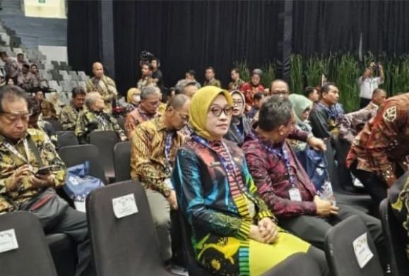 Sekda Minta Penyuluh Antikorupsi Harus Ada Setiap Kegiatan OPD Sebagai Reminder Sekretaris Daerah (Sekda) Provinsi Kalimantan Timur (Kaltim) Sri Wahyuni meminta penyuluh antikorupsi bisa masuk memberikan pembekalan dalam setiap kegiatan perangkat daerah baik bersifat rapat koordinasi, rakortek maupun sosialisasi.