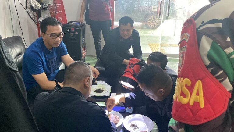 Kepala Lembaga Pemasyarakatan Narkotika (LPN) Kelas IIA Samarinda, Hidayat, melaporkan penggagalan upaya penyelundupan narkoba jenis ganja pada titipan makanan bagi warga binaan.