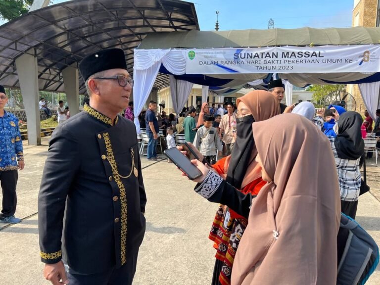 Asisten Pemerintahan dan Kesejahteraan Rakyat, HM. Syirajudin, menyoroti transformasi infrastruktur di Kalimantan Timur, yang telah menjadi pusat perhatian Dinas Pekerjaan Umum dan Penataan Ruang (PUPR).