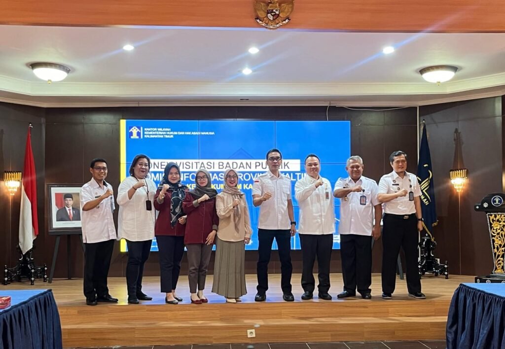 Kanwil Kemenkumham Kaltim Raih Apresiasi KI atas Keterbukaan Informasi Publik Kepala Kantor Wilayah (Kakanwil) Kementerian Hukum dan HAM (Kemenkumham) Kalimantan Timur (Kaltim), Gun Gun Gunawan menyampaikan capaian pelaksanaan keterbukaan informasi publik Kanwil Kemenkumham Kaltim kepada Komisi Informasi (KI) Provinsi Kaltim.