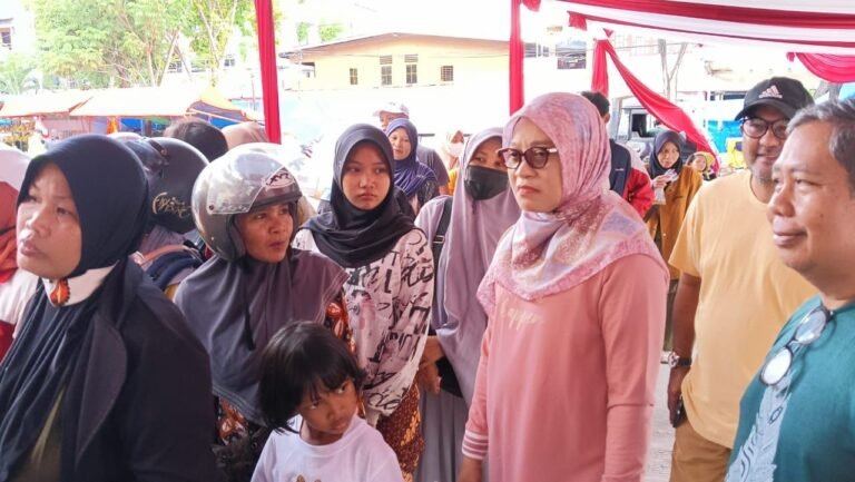 Sekretaris Daerah (Sekda) Provinsi Kalimantan Timur (Kaltim) Sri Wahyuni menegaskan mekanisme pasar harus dikendalikan, salah satunya dengan mengaktivasi toko penyeimbang.