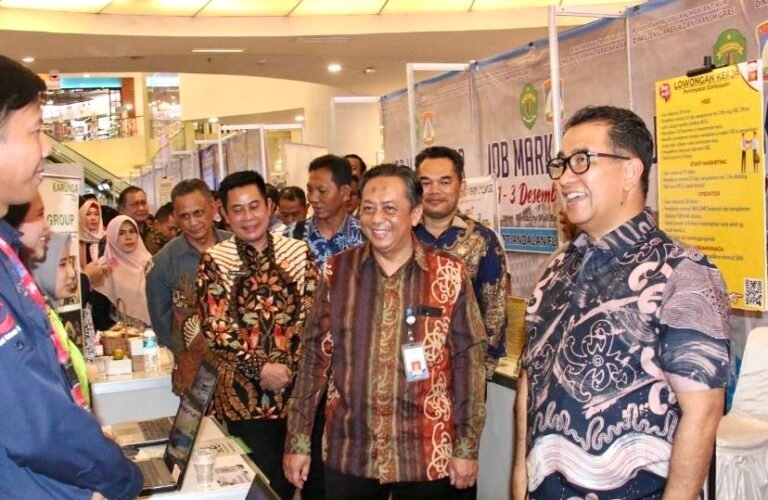 Penjabat (Pj) Gubernur Kalimantan Timur (Kaltim) Akmal Malik menyebut Balikpapan harus mampu melakukan langkah-langkah membuka akses ke daerah-daerah sekitarnya.