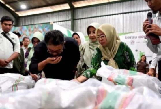 Dorong Pertanian Berau, Akmal Malik: Lahan Kita Luas, Masa Kalah Sama Lahan Tambang
Telah dibaca : 780 Kali.
Penjabat (Pj) Gubernur Kalimantan Timur (Kaltim) Akmal Malik menyebut Berau Kakao merupakan wujud komitmen Pemerintah Kabupaten Berau didukung pihak swasta (PT Berau Coal) untuk mentransformasi ekonomi daerah dari tambang ke sektor pertanian.