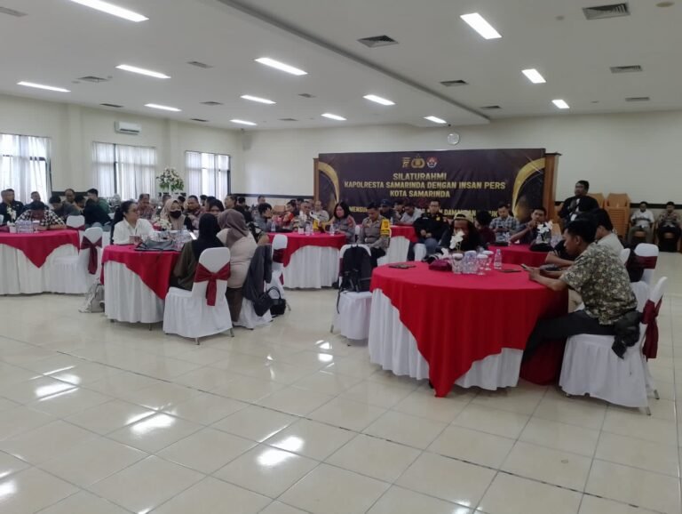 Kapolresta Samarinda Siap Hadapi Malam Tahun Baru 2024, 178 Personel Turun di Titik Keramaian
Telah dibaca : 757 Kali.