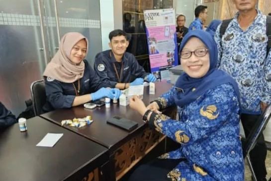 Gelar Pemeriksaan Kesehatan, Sekda: Berikan Pelayanan Maksimal untuk Masyarakat Sekretariat Dewan Korpri Kalimantan Timur (Kaltim) kembali menggelar bakti sosial berupa pemeriksaan kesehatan secara gratis di Kantor Gubernur Kaltim.