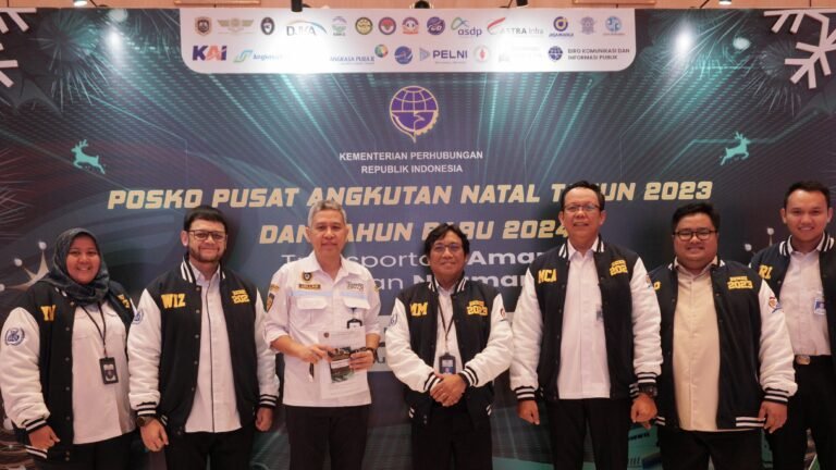 Sekretaris Direktorat Jenderal Perhubungan Laut, Lollan Panjaitan selaku Ketua Harian Posko Pusat Angkutan Natal 2023 dan Tahun Baru 2024 shift 1 tanggal 28 Desember 2023, melaporkan hasil monitoring antara pukul 00.00 - 05.00 WIB.