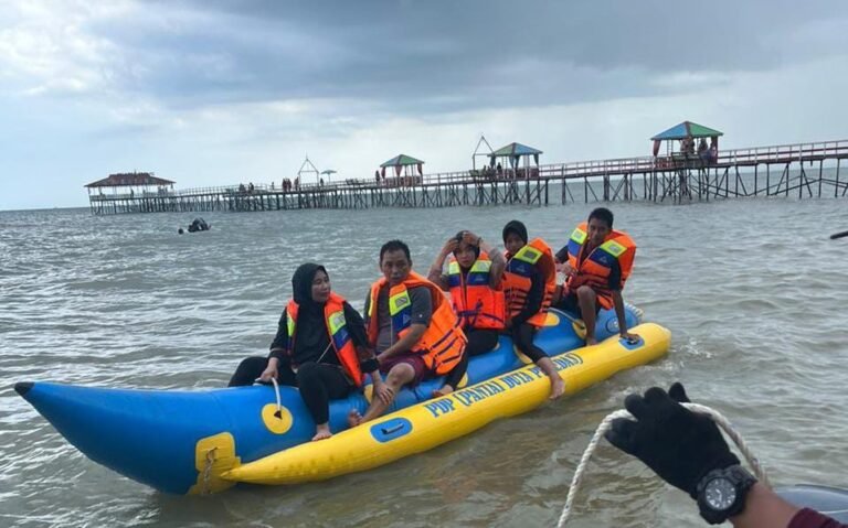 Hari libur Natal dan tahun baru (Nataru) selalu menjadi momen untuk melupakan sejenak rutinitas kesibukan yang biasa dijalani setiap harinya selama setahun.