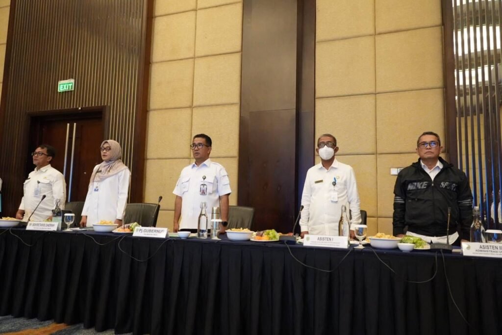 Akmal Malik: Jangan Sampai Program Provinsi Tak Sinkron dengan Kabupaten Kota Penjabat (Pj) Gubernur Kalimantan Timur (Kaltim) Akmal Malik berpesan kepada seluruh pimpinan organisasi perangkat daerah (OPD) agar jangan sampai program provinsi tidak berbarengan dengan kabupaten dan kota.