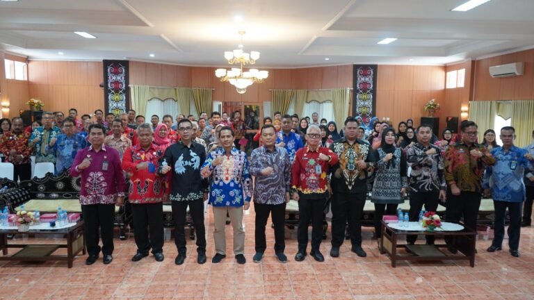 Pemilu 2024 Semakin Dekat, Kemenkumham Kaltim Minta ASN Jangan Terlibat Kampanye
Telah dibaca : 741 Kali.
Kantor Wilayah Kemenkumham Kalimantan Timur (Kaltim) menyelenggarakan sosialisasi bagi pegawai ASN, PIMTI Pratama, Kepala Unit Pelaksana Teknis di Kota Samarinda, Tenggarong dan Balikpapan untuk memperkuat netralitas ASN.