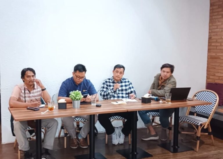 Komunitas Discordia mengadakan kembali diskusi dengan tema “Green and Blue Energy: Big Push for the Future”, di Meat Compiler Cikajang, Jakarta Selatan, Selasa (9/1/2024).