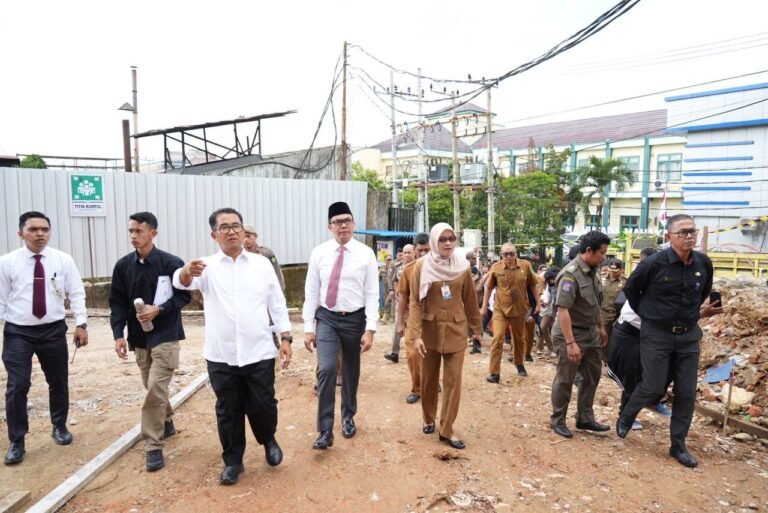 Pemerintah Provinsi Kalimantan Timur (Pemprov Kaltim) akhirnya mengizinkan Pemkot Samarinda melanjutkan pembangunan jalan akses masyarakat di Jalan Kakap yang Sabtu pekan lalu dihentikan sementara.
