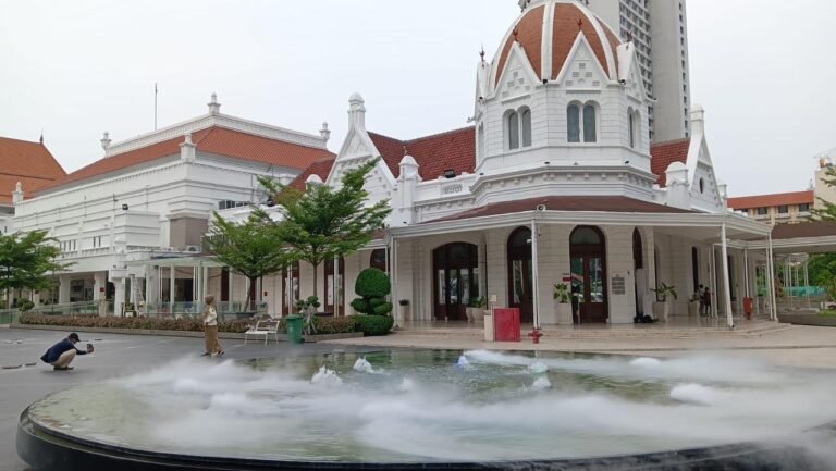 Siapa yang tak kenal dengan Kota Surabaya, Jawa Timur, kota yang menyimpan banyak sejarah perjuangan kepahlawanan.