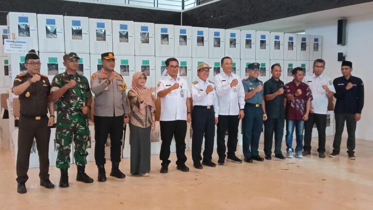 Penjabat (Pj) Gubernur Kalimantan Timur (Kaltim) Akmal Malik memuji Kabupaten Kutai Timur (Kutim) sebagi daerah yang paling siap dalam hal pendistribusian logistik pemilihan umum (Pemilu) 2024.