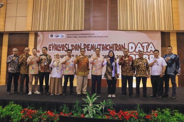 Lampaui Target, PNBP Ditjen Hubla 2023 Tembus Rp4,964 Triliun
Telah dibaca : 759 Kali.
Direktorat Jenderal Perhubungan Laut Kemenhub berhasil mencatat Penerimaan Negara Bukan Pajak (PNBP), Semester II Tahun 2023 sebesar Rp 4,964 triliun atau melampaui target sebesar Rp 4,400 triliun.