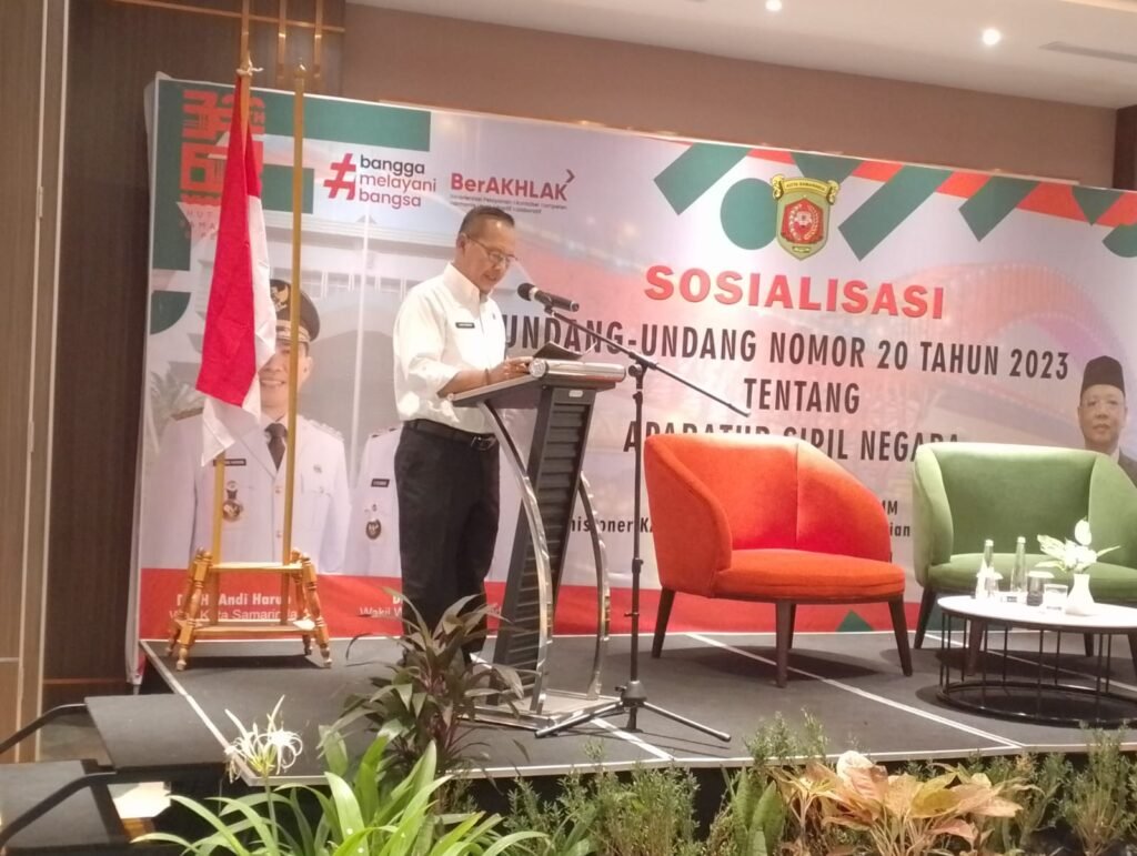 Wali Kota Samarinda Ajak Kolaborasi ASN dalam Implementasi UU ASN 2023 Wali Kota Samarinda Kalimantan Timur (Kaltim) Andi Harun mengajak seluruh Aparatur Sipil Negara (ASN) bersinergi dalam menerapkan Undang-Undang Nomor 20 Tahun 2023 tentang ASN (UU ASN 2023) demi pelayanan publik yang lebih baik.