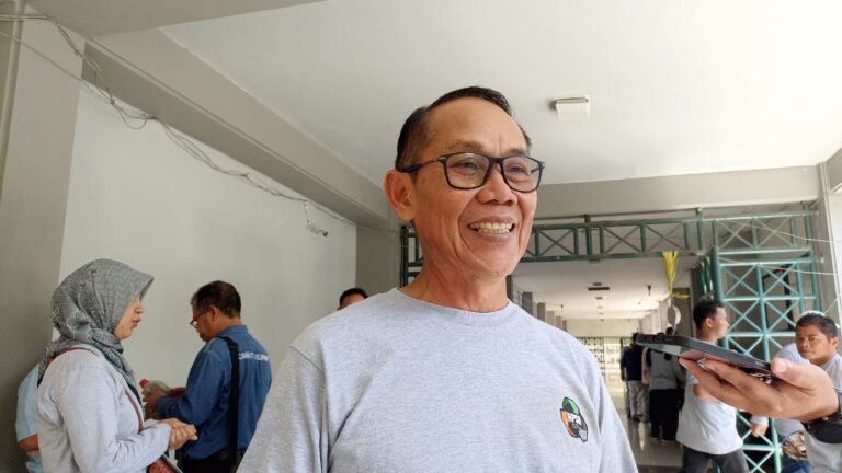 Wakil Wali Kota Samarinda, Kalimantan Timur (Kaltim), Rusmadi Wongsa, mengapresiasi kegiatan "Tukar Sampah Bernilai Dengan sembako, Token Listrik dan Voucher Pulsa".