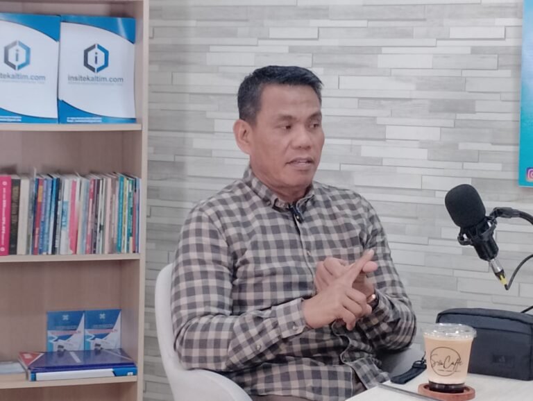 Ketua Badan Pembentukan Peraturan Daerah (Bapemperda) DPRD Provinsi Kalimantan Timur (Kaltim) Rusman Ya'qub mengungkapkan keprihatinannya terhadap sulitnya kemajuan pendidikan di Kaltim yang disebabkan oleh kurangnya perhatian terhadap kesejahteraan guru.