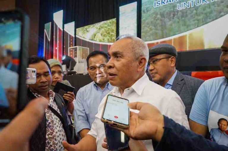 Siap di Barisan Terdepan, Isran Tegaskan IKN Harus Berlanjut Apapun Yang Terjadi
Telah dibaca : 781 Kali.
Gubernur Kalimantan Timur (Kaltim) periode 2018-2023 Isran Noor secara pribadi menegaskan Ibu Kota Nusantara (IKN) harus tetap berjalan apapun yang terjadi.