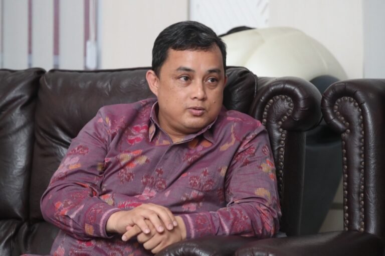 Rekapitulasi hasil Pemilihan Presiden 2024 telah dimulai, disertai drama penundaan sidang pleno Komisi Pemilihan Umum (KPU).
