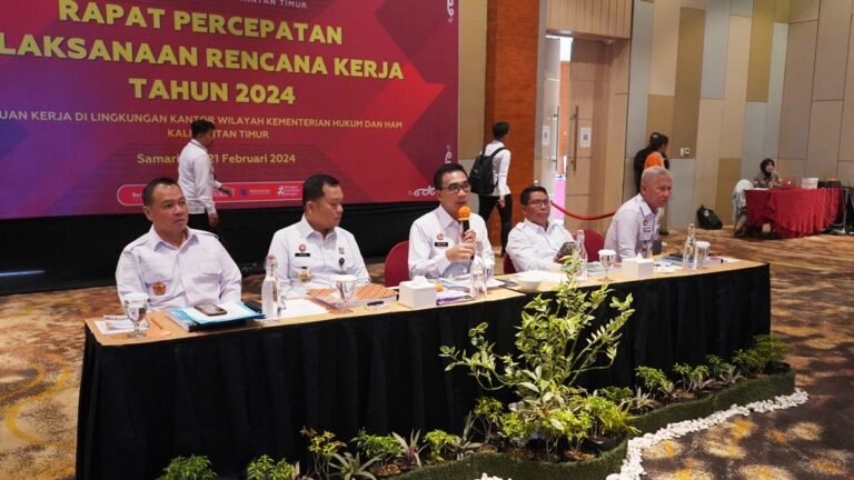 Tingkatkan Kinerja UPT di Wilayah Kaltim Kaltara, Kanwil Kemenkumham Adakan Rapat PPRK 2024
Telah dibaca : 830 Kali.
Kanwil Kemenkumham Kalimantan Timur (Kaltim) menyelenggarakan Rapat Percepatan Pelaksanaan Rencana Kerja (PPRK) Tahun 2024 terhadap 23 Unit Pelaksana Teknis (UPT) di wilayah Kaltim maupun Kaltara, bertempat di Hotel Harris Kota Samarinda, Rabu (21/2/2024).