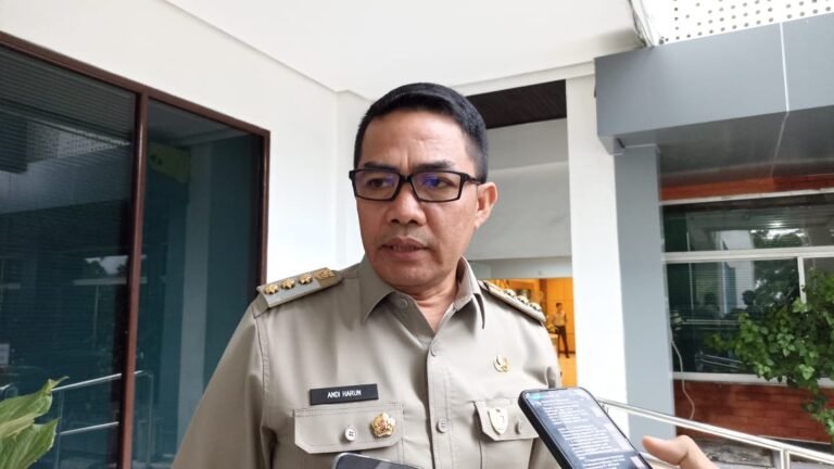 Menjelang bulan suci Ramadan, masyarakat Samarinda menghadapi kenaikan harga beberapa kebutuhan bahan pokok penting (Bapokting), terutama beras.