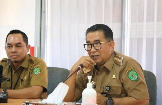 Akmal Malik Pesan Jangan Sampai Tak Ikut Pemilu Karena Harus Bayar Pajak Penjabat (Pj) Gubernur Kalimantan Timur (Kaltim) Akmal Malik menegaskan, setiap pelayanan publik, khususnya yang di bawah kelola organisasi perangkat daerah (OPD) Pemprov Kaltim harus tetap berjalan meski Rabu, 14 Februari 2024 akan berlangsung pesta demokrasi rakyat, pemilihan presiden dan pemilihan legislatif.