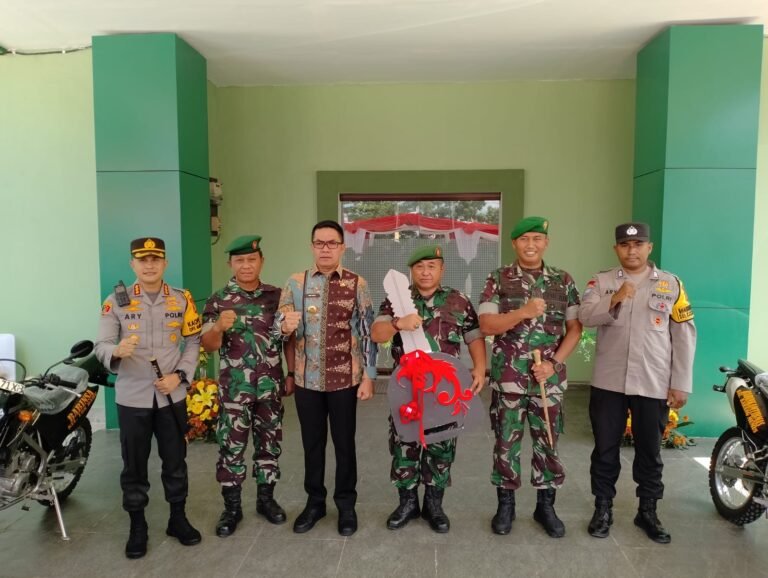 Wali Kota Samarinda, Andi Harun, meresmikan kantor, rumah dinas, dan perumahan Komando Distrik Militer (Kodim) 0901 Samarinda, Kalimantan Timur (Kaltim), Kamis (22/2/2024).