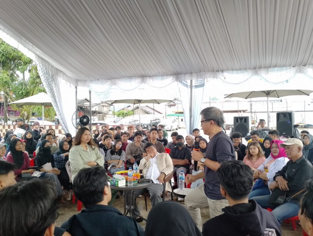 Diskusi Kebangsaan, Rocky Gerung Ajak Generasi Muda Kritis Terhadap Isu Politik Lima hari menuju Pemilu 2024, pengamat politik Rocky Gerung mengajak generasi muda di Samarinda, Kalimantan Timur (Kaltim), untuk terlibat aktif dalam diskusi kebangsaan.